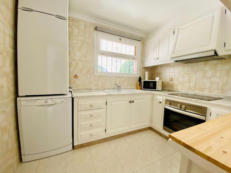 Villa With Private Pool And Close To The Beach 卡尔佩 外观 照片