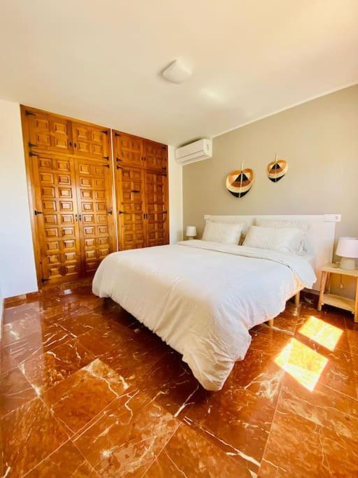 Villa With Private Pool And Close To The Beach 卡尔佩 外观 照片